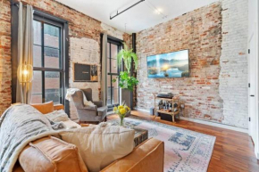 Luxurious Condo, Amazing Location